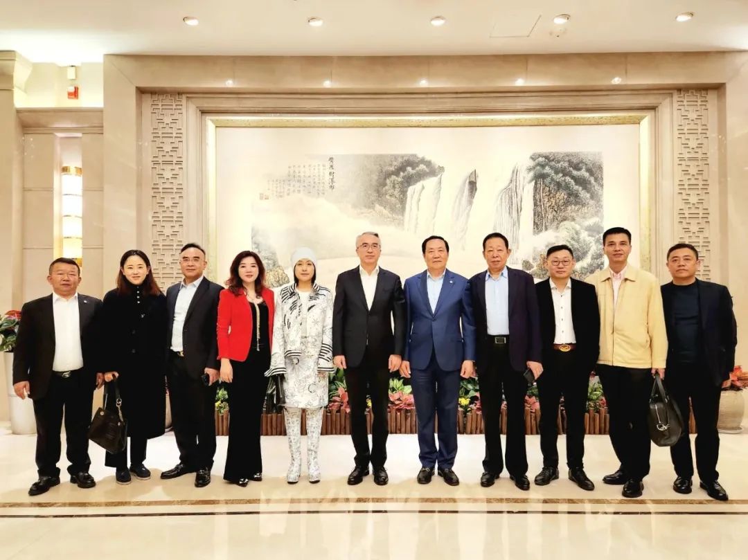 董事长鄢淑萍参加贵州省政府座谈交流会